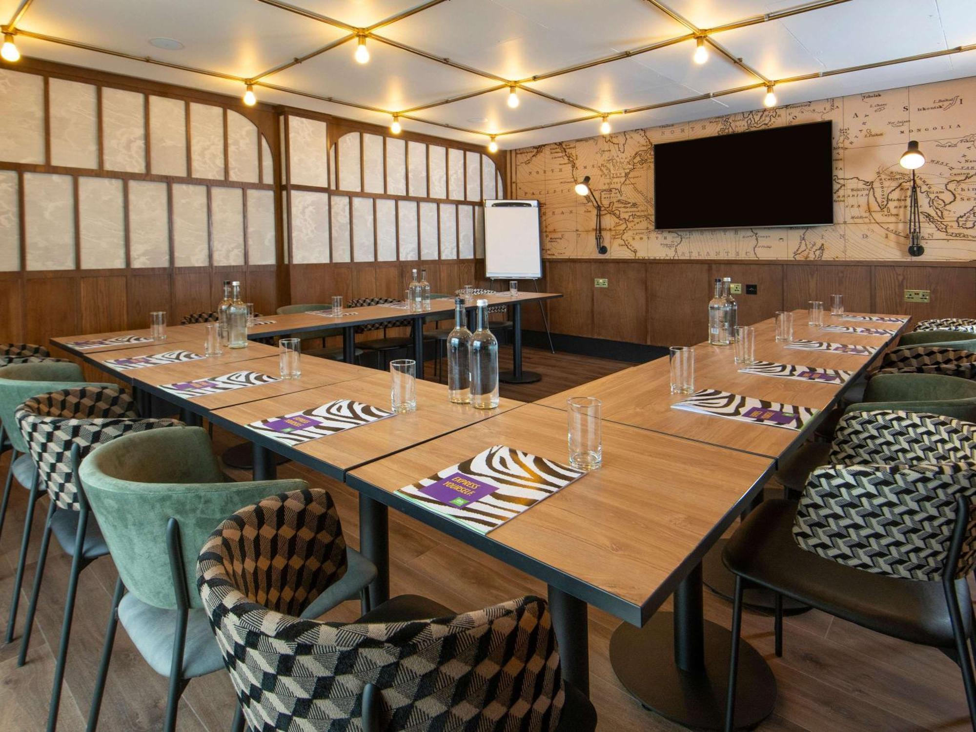 Ibis Styles London Gatwick Airport 3* Crawley (West Sussex)