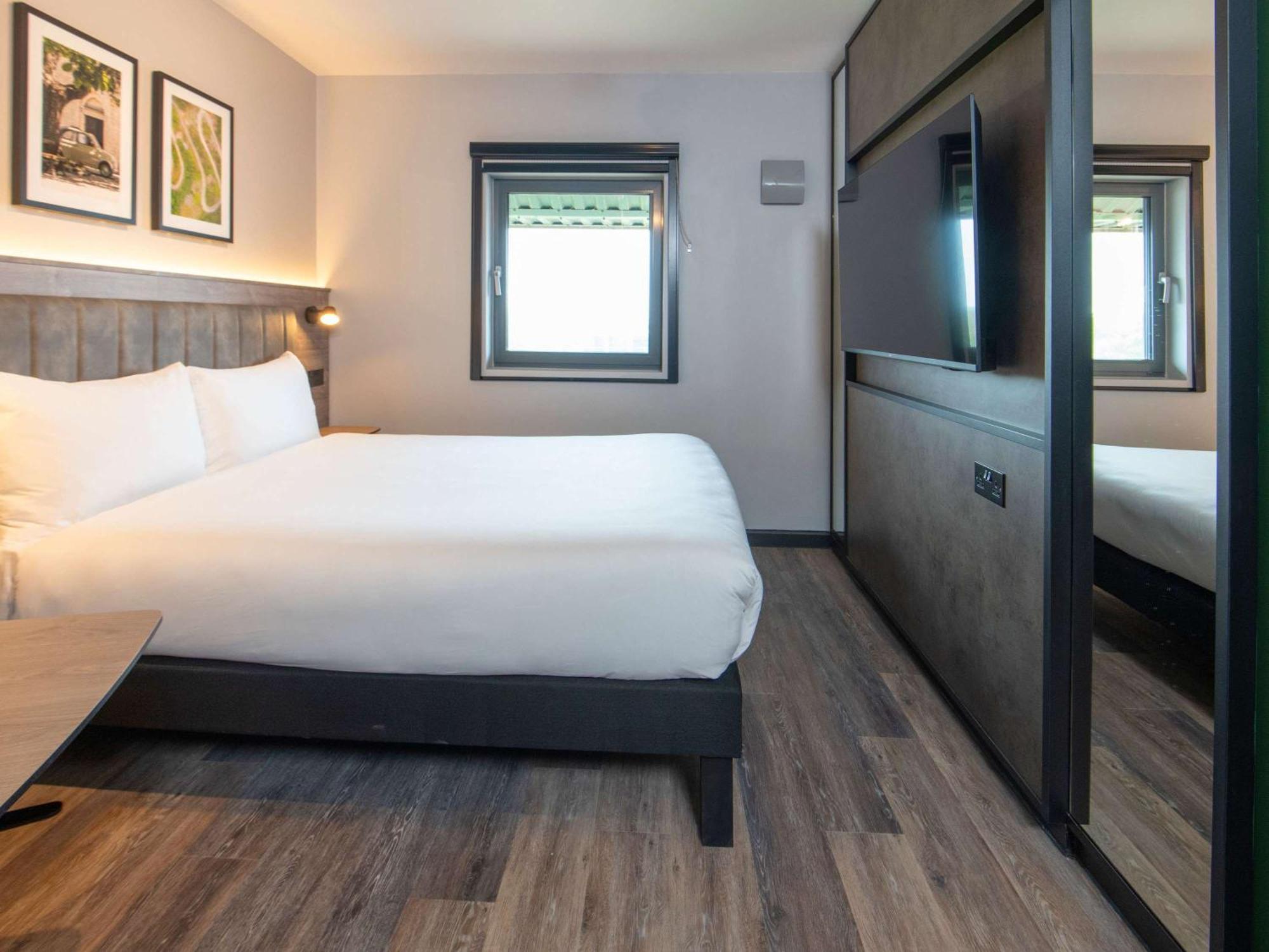 Ibis Styles London Gatwick Airport Hotel 3*