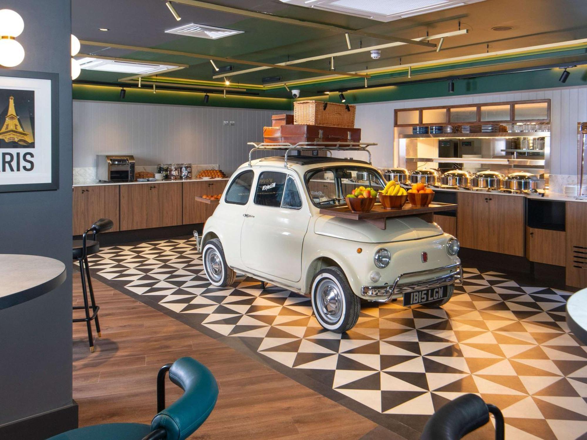 Hotel Ibis Styles London Gatwick Airport 3*