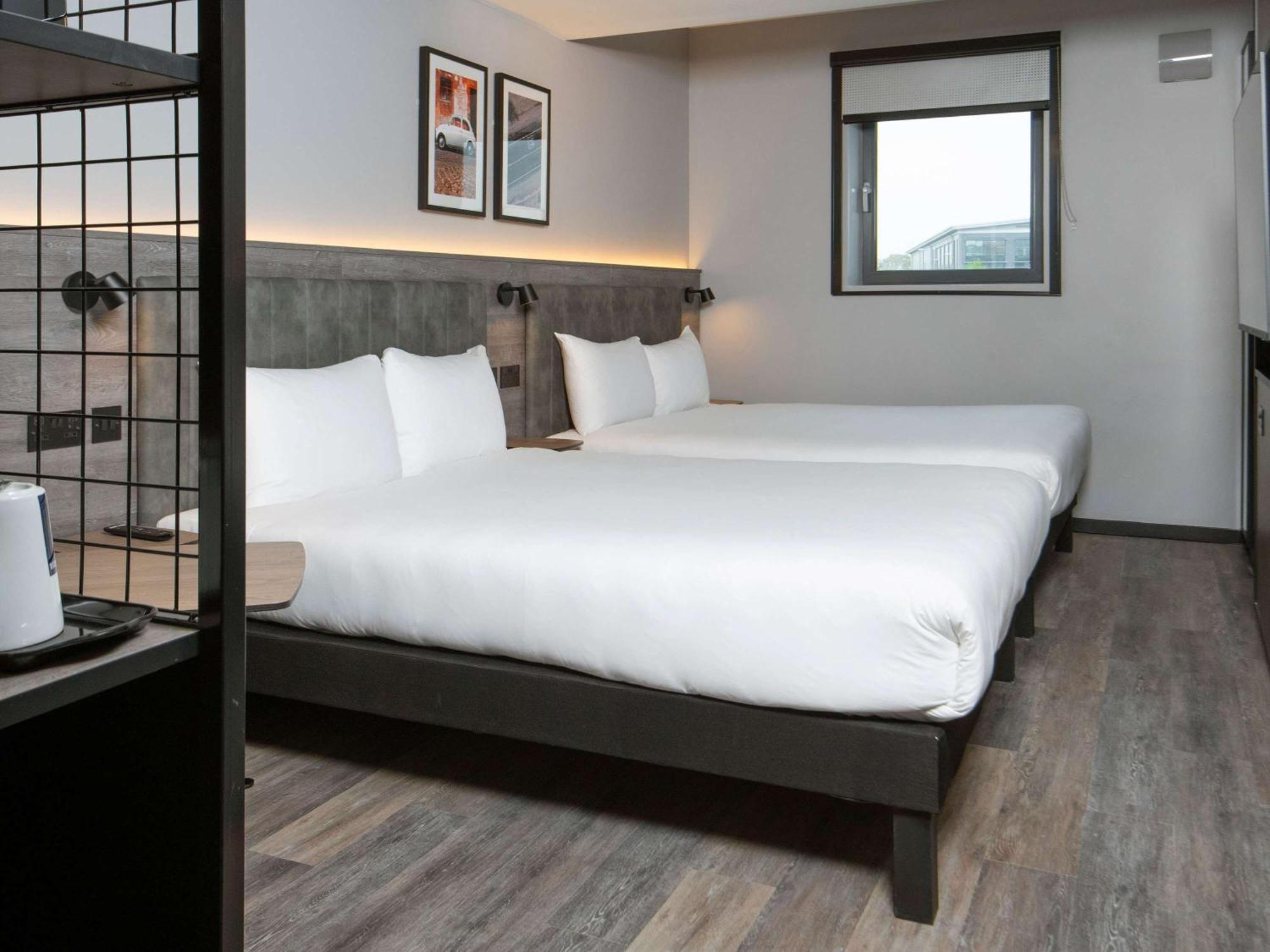 Hotel Ibis Styles London Gatwick Airport 3*