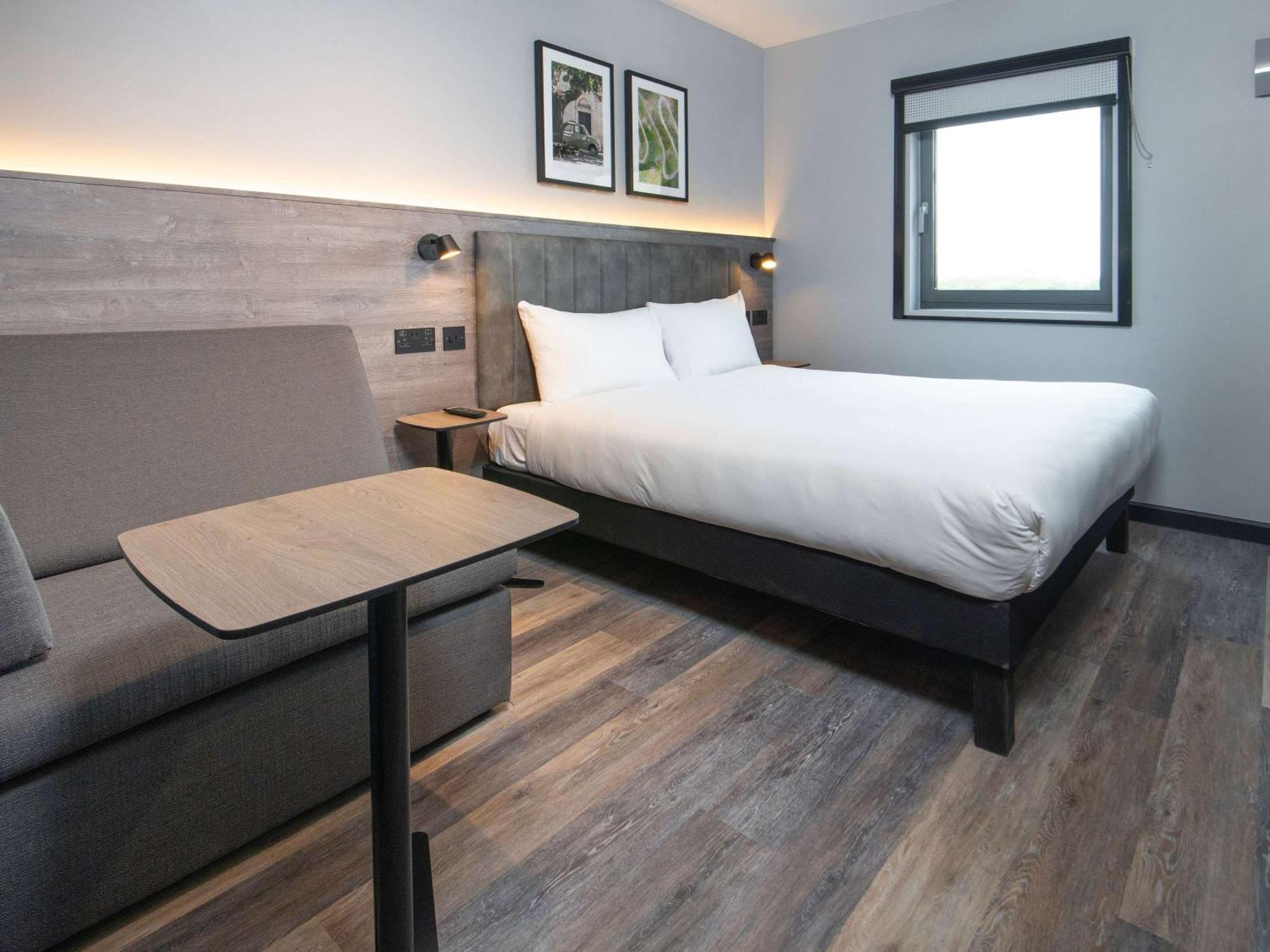 Ibis Styles London Gatwick Airport 3* Crawley (West Sussex)