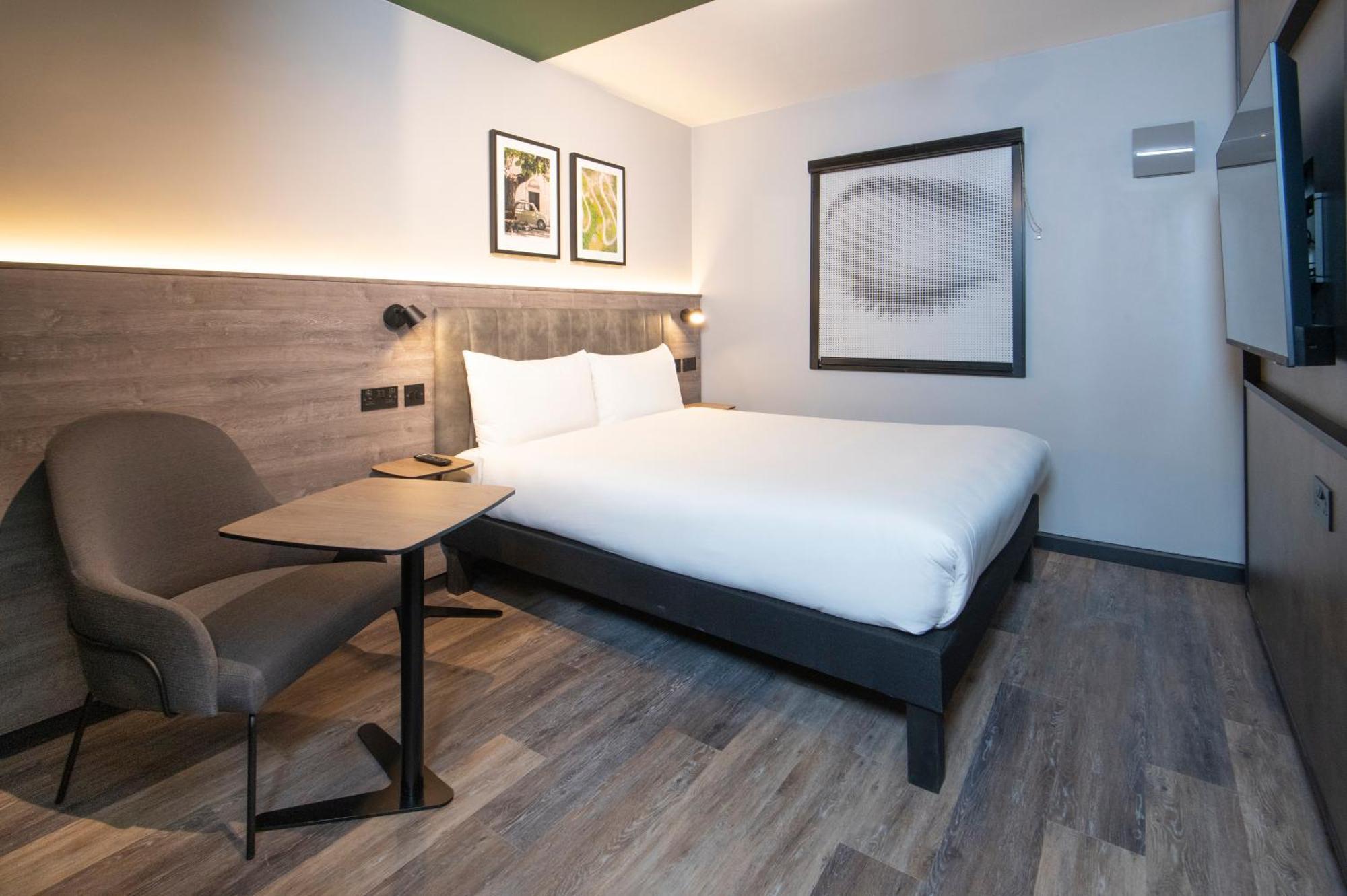 Hotel Ibis Styles London Gatwick Airport 3*