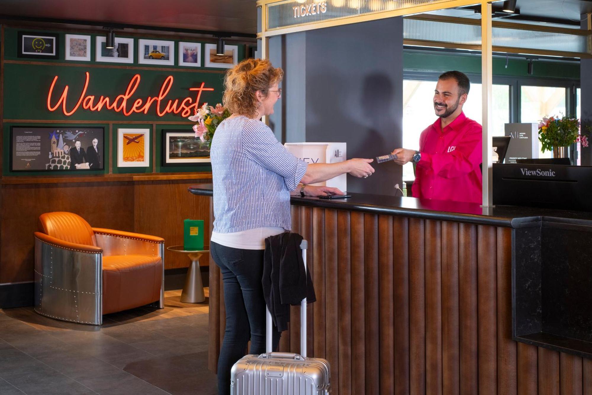 Ibis Styles London Gatwick Airport 3*