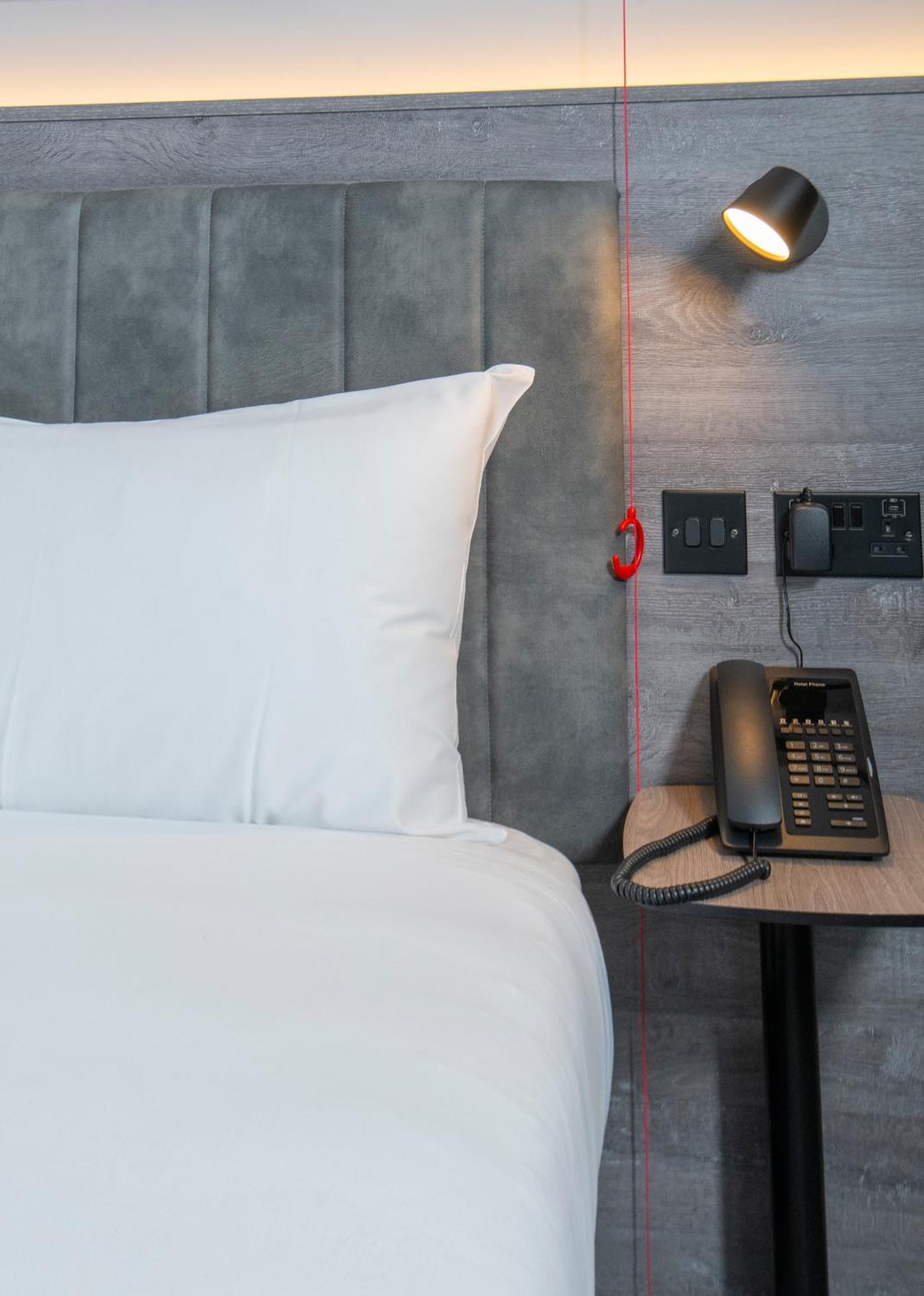 Ibis Styles London Gatwick Airport Hotel 3*