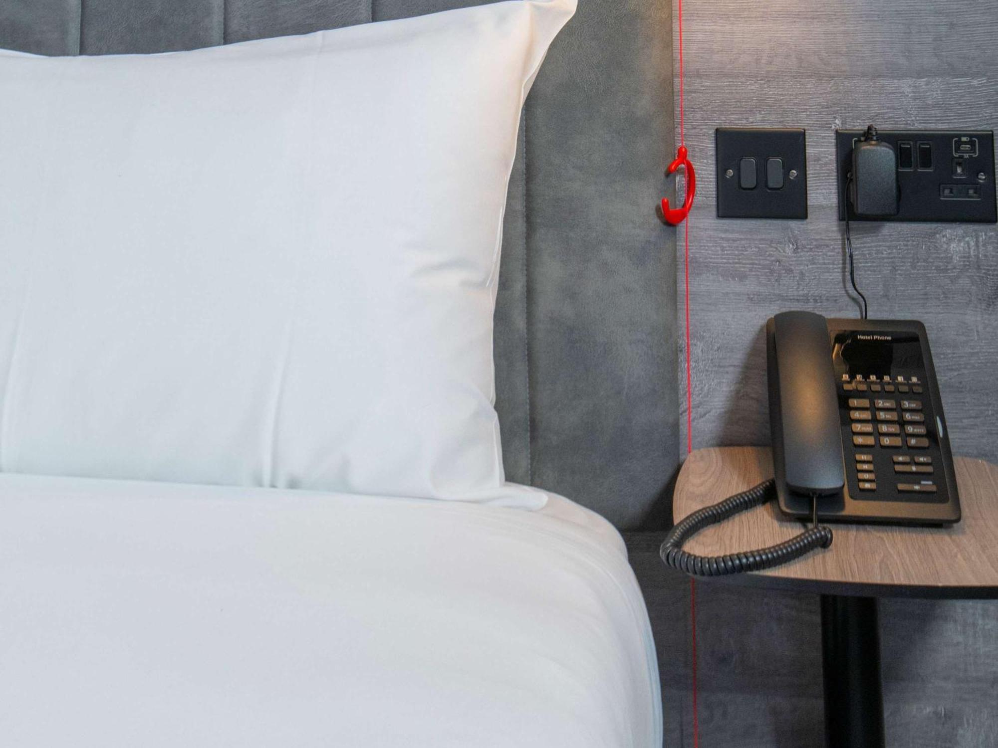 Ibis Styles London Gatwick Airport 3*