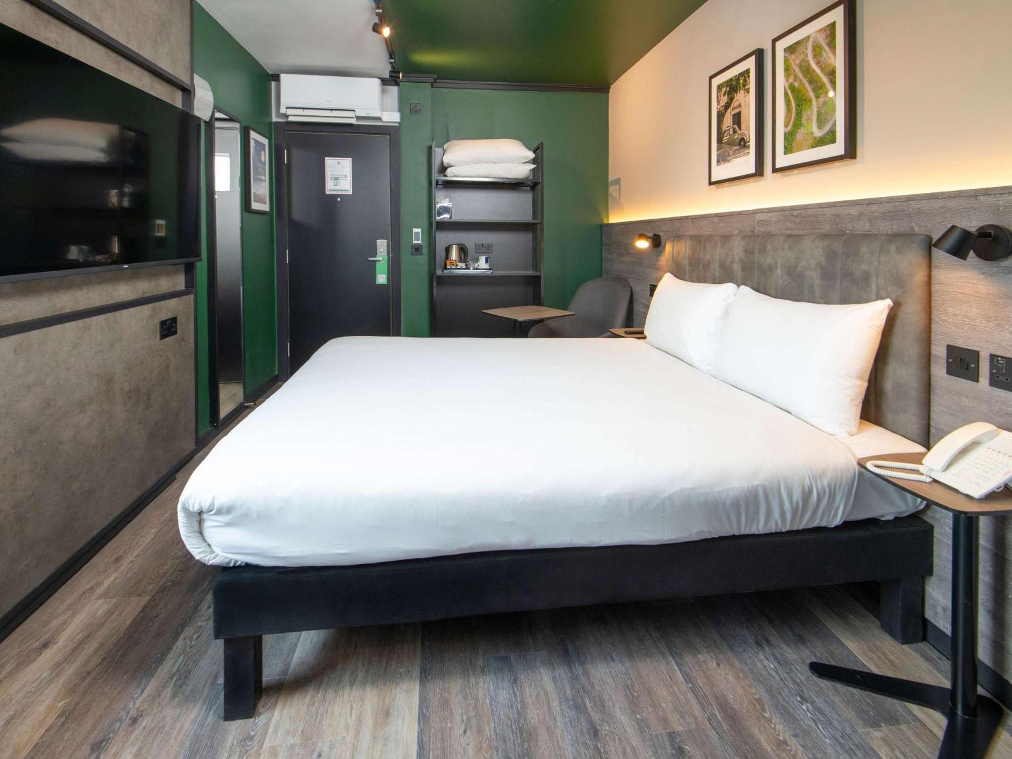 Ibis Styles London Gatwick Airport 3*